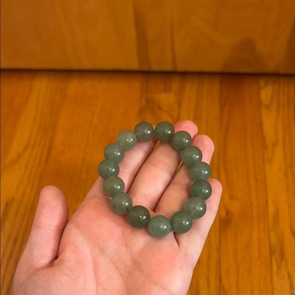 Jadeite Beaded Bracelet EUC - Picture 6 of 7